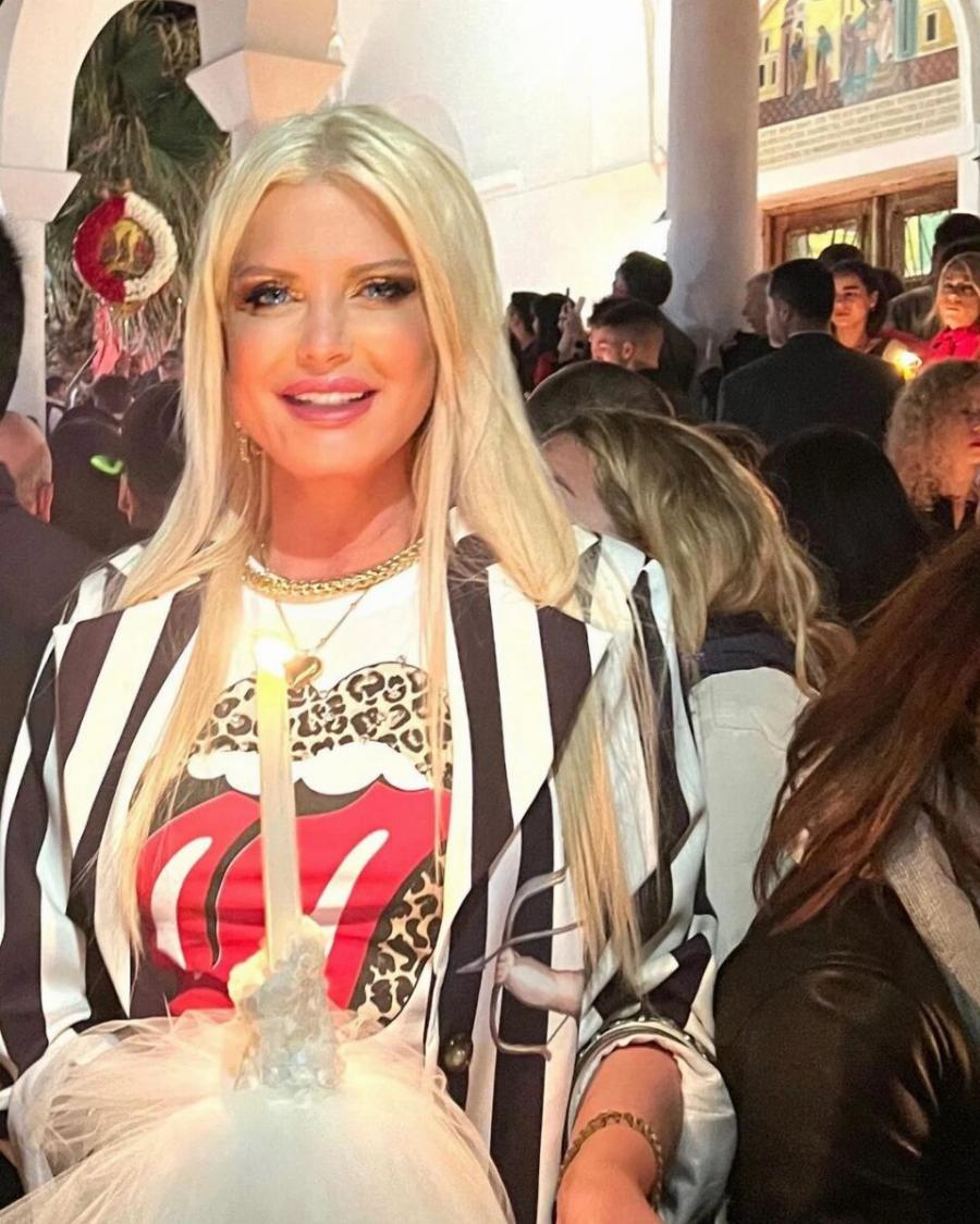 Σάλος με αυτήν τη φωτογραφία πασίγνωστης Ελληνίδας που δεν αναγνωρίζεται