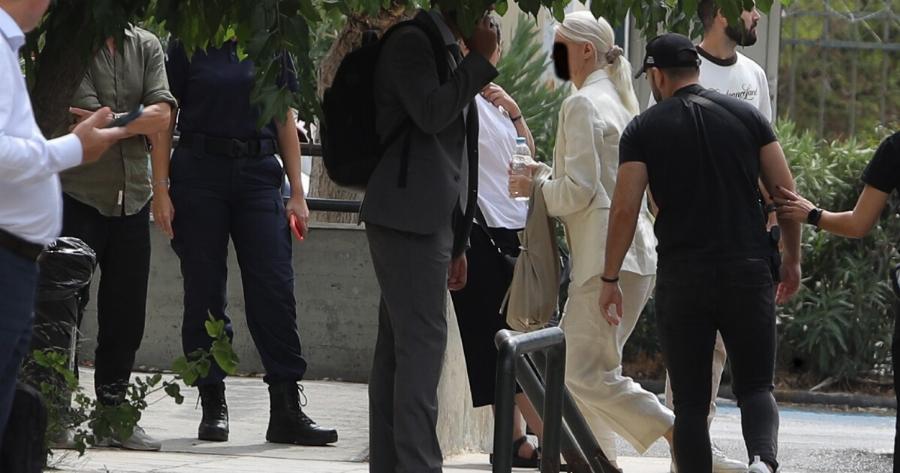 Μαζωνάκης: Ξεκίνησε απεργία πείνας ο γιατρός – Σε έξαλλη κατάσταση στο κελί της η σύζυγός του, τι ζήτησε από τους αστυνομικούς