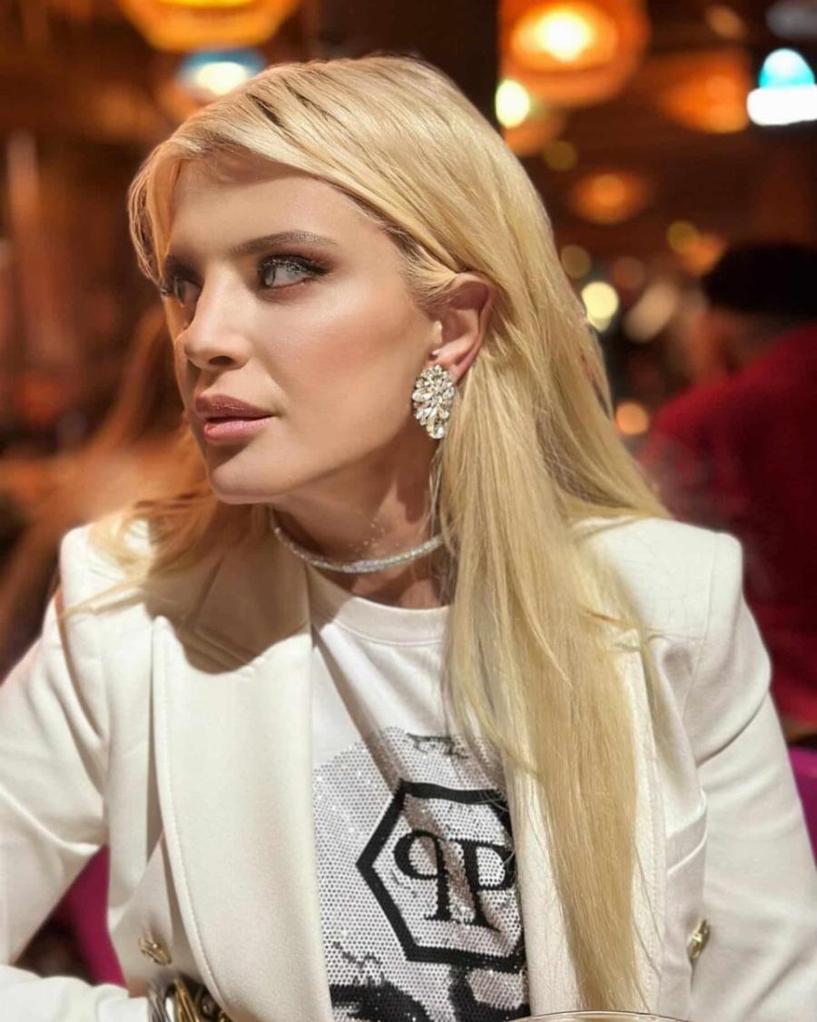 Σάλος με αυτήν τη φωτογραφία πασίγνωστης Ελληνίδας που δεν αναγνωρίζεται