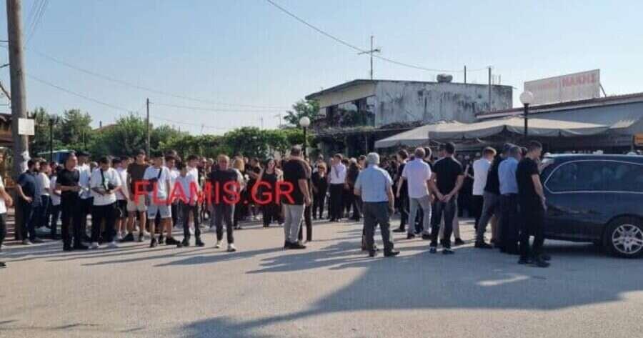 Δάκpuσε κι η Παναγία στην Knδεiα του 14χρονου Σπύρου που πviγnκε στον Άραχθο – Το σuγκιvnτικo στεφάνι του Γκόγκα