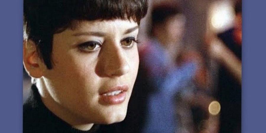 Αγνώριστη σήμερα στα 77 η πασίγνωστη τραγουδίστρια του ελληνικού πενταγράμμου