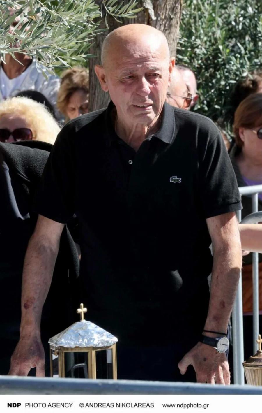 Γιώργος Μαζωνάκης: Ξεσπά η αδερφή του, Μαρία, μετά το μνημόσυνο – Τα είπε όλα με λίγες λέξεις