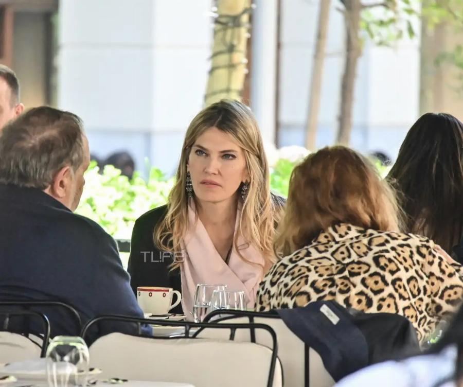 Πιο όμορφη από ποτέ η Εύα Καϊλή – Σπάνια δημόσια χαλαρή εμφάνιση στο κέντρο της Αθήνας
