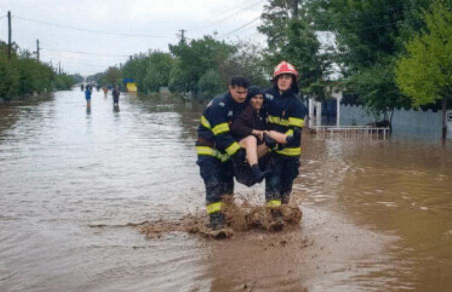 EKTAKTO: Πνίγει κόσμο η κακοκαιρία «Μπόρις» – Τουλάχιστον 9 νεκροί, απόκοσμες εικόνες και σκηνές αποκάλυψης