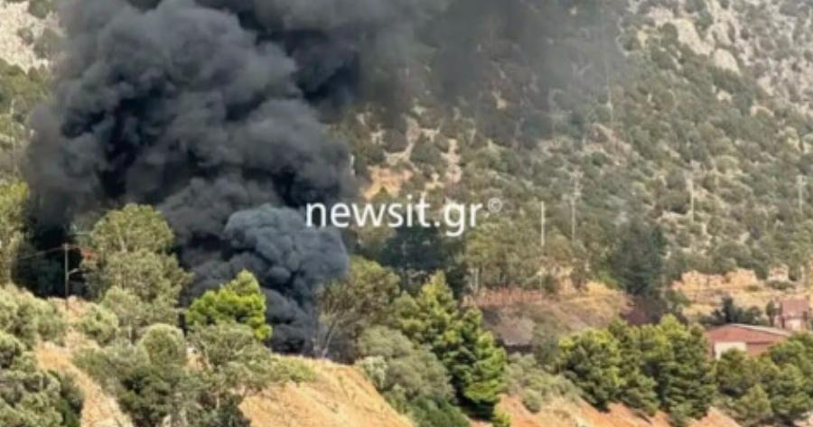 Σοβαρό τροχαίο: Φορτηγό έπεσε σε γκρεμό στα και έπιασε φωτιά, νεκρός ο οδηγός