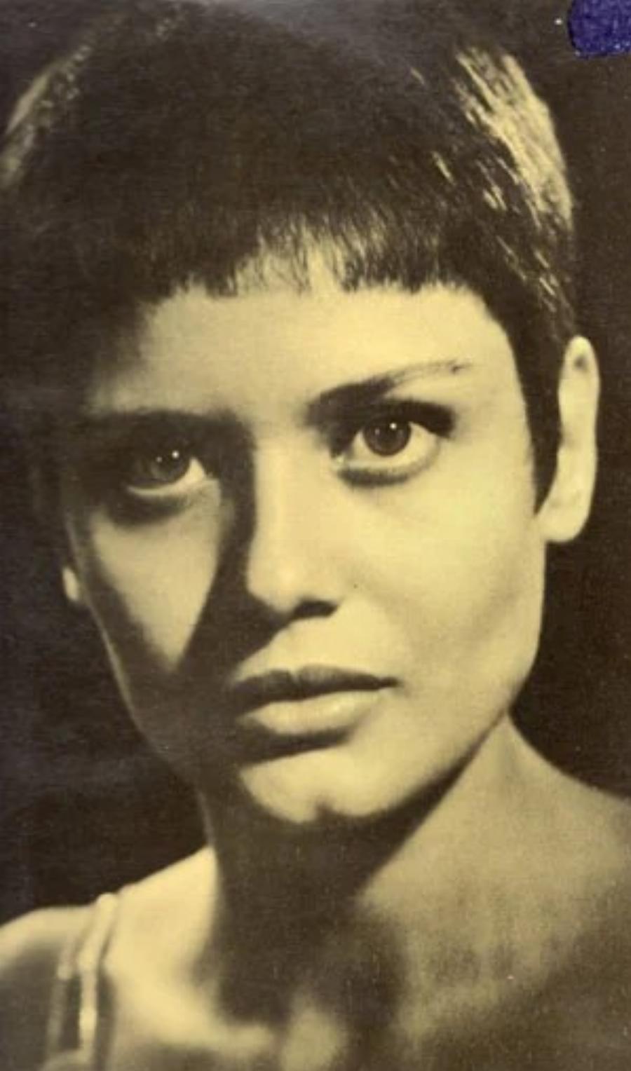 Αγνώριστη σήμερα στα 77 η πασίγνωστη τραγουδίστρια του ελληνικού πενταγράμμου