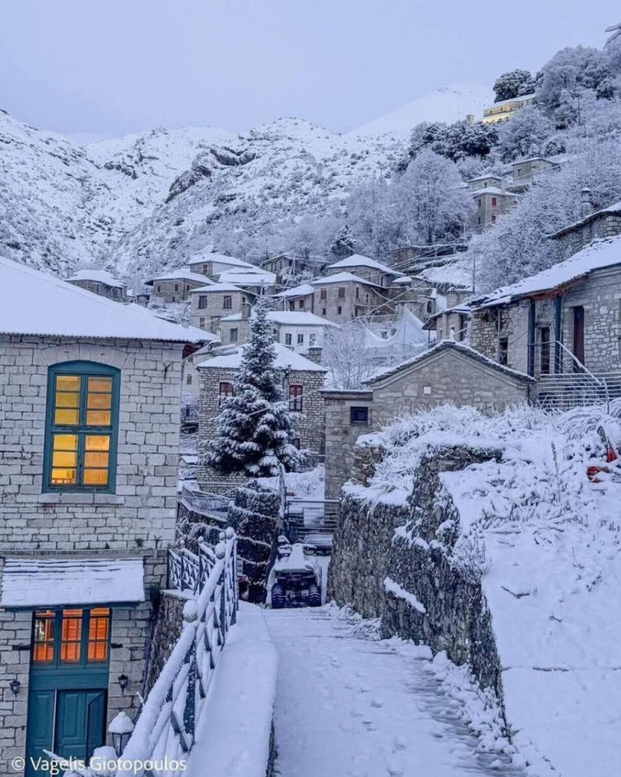 Χιονίζει Auτnv τη στιγμή – Δείτε LIVE