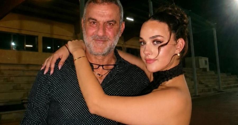 Συγκινεί η Βικτώρια Δέλλα μετά την αποφοίτησή της: «Μαμά μου, μπορεί να μη σε κρατούσα από το χέρι…»