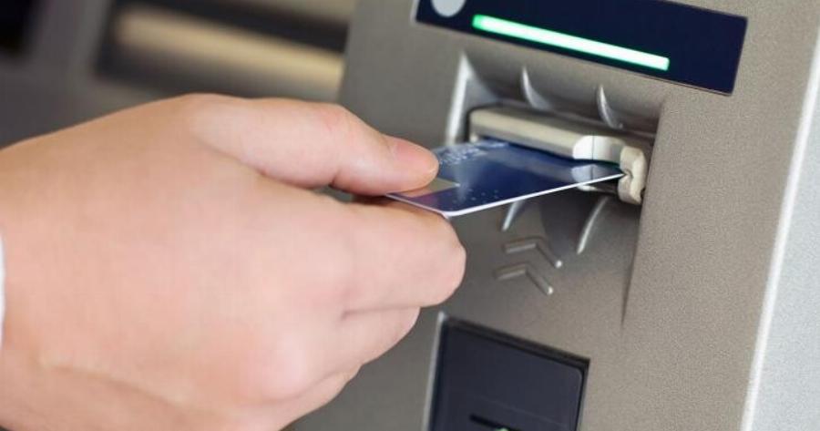 Πάνω από 1 στους 4 Έλληνες κρύβουν έναν αποταμιευτικό λογαριασμό από τον σύντροφό τους