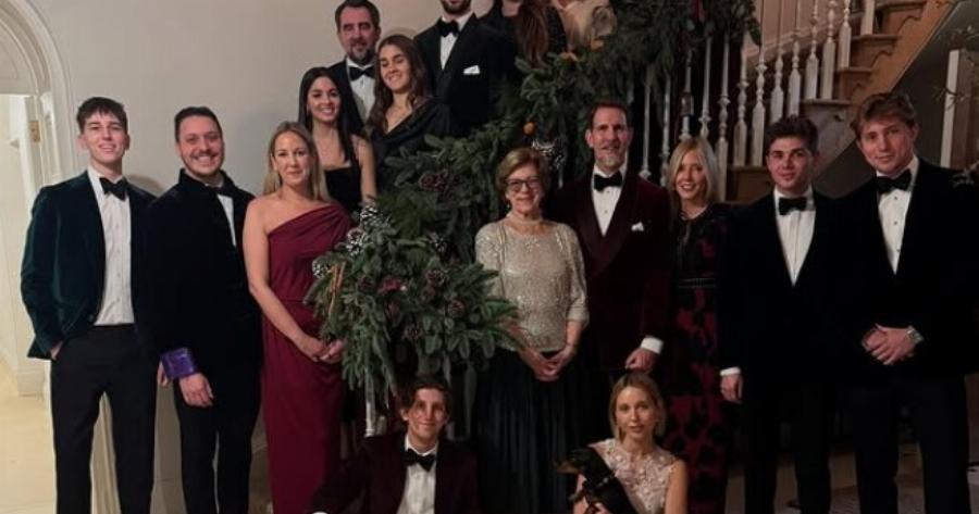 Σύσσωμη η τέως βασιλική οικογένεια της Ελλάδας: Χριστουγεννιάτικο ρεβεγιόν για την Άννα Μαρία με όλη την οικογένειά της μαζί – Φωτογραφίες