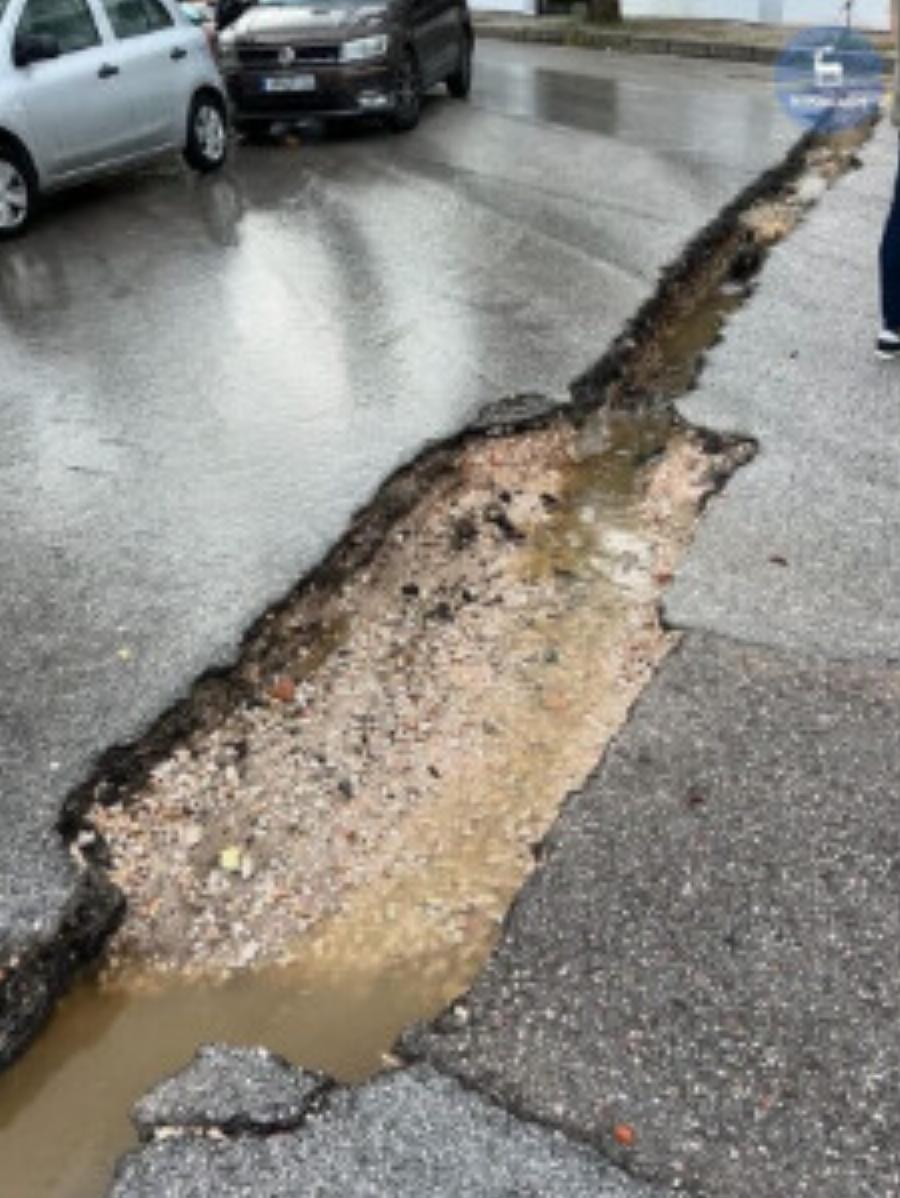 EKTAKTO ΤΩΡΑ «Πνίγεται» ελληνικό νησί – Ποτάμια οι δρόμοι, προβλήματα στις συγκοινωνίες