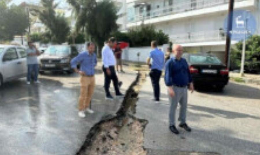 EKTAKTO ΤΩΡΑ «Πνίγεται» ελληνικό νησί – Ποτάμια οι δρόμοι, προβλήματα στις συγκοινωνίες