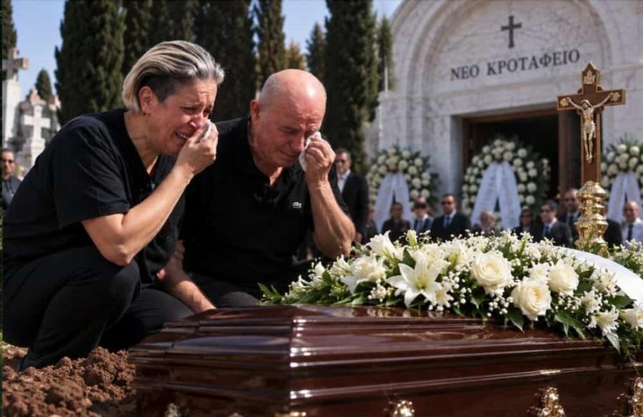 Κηδεία Μαζωνάκη: Ήταν όλοι εκεί εκτός από έναν – Η ηχηρή απουσία από το τελευταίο «αντίο»