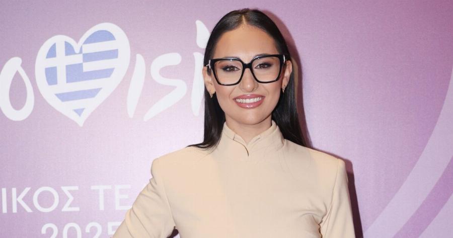 Η Klavdia χωρίς τα γυαλιά της – Αγνώριστη η εμφάνισή της