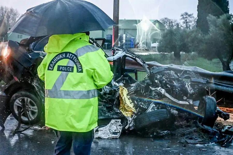 Δύσκολες ώρες τώρα: «Έναν σταυρό και μια προσευχή για το παιδάκι μου, ένα παιδί έχω…»