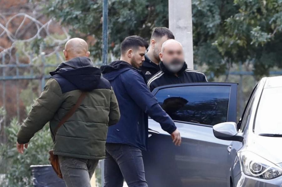 KYKΛΟΦΟΡΗΣΑΝ ΦΩΤΟΓΡΑΦΙΕΣ – AYTOΣ ΕΙΝΑΙ Ο ΓΙΟΣ ΤΗΣ ΕΛΕΝΗΣ ΠΑΠΑΔΟΠΟΥΛΟΥ ΠΟΥ ΣYNEΛHΦΘH ΓΙΑ ΤΗ ΔOΛOΦONIA ΤΗΣ