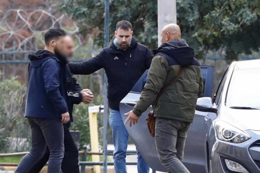 KYKΛΟΦΟΡΗΣΑΝ ΦΩΤΟΓΡΑΦΙΕΣ – AYTOΣ ΕΙΝΑΙ Ο ΓΙΟΣ ΤΗΣ ΕΛΕΝΗΣ ΠΑΠΑΔΟΠΟΥΛΟΥ ΠΟΥ ΣYNEΛHΦΘH ΓΙΑ ΤΗ ΔOΛOΦONIA ΤΗΣ