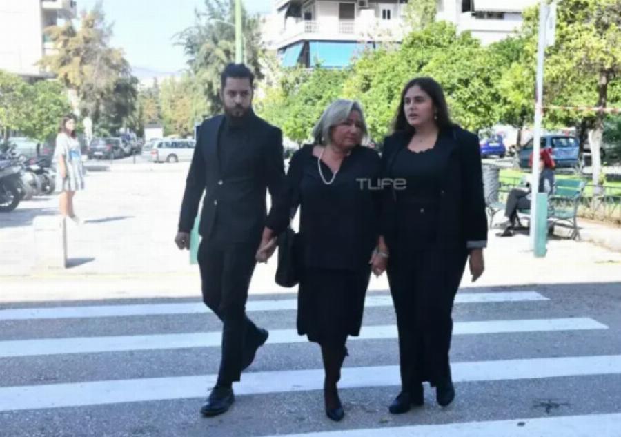 «Μου είπε σε παρακαλώ» Αυτή ήταν η τελευταία επιθυμία του Μίμη Πλέσσα, το αποκάλυψε η γυναίκα του με δάκρυα στα μάτια