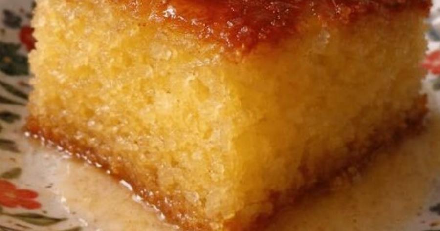 Αφράτο ρεβανί με σιμιγδάλι και σιρόπι που απορροφάται τέλεια