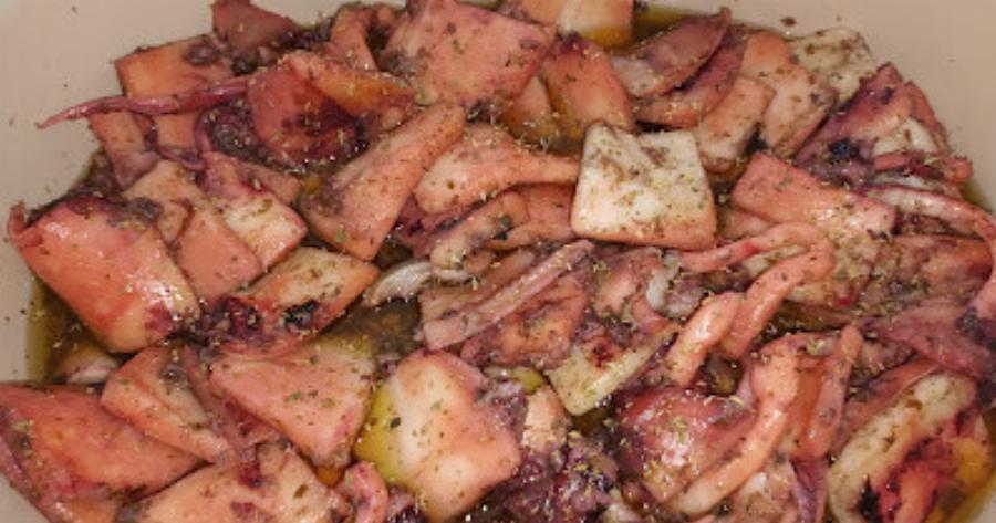 Ο πιο εύκολος μεζές με καλαμαράκια – χωρίς τηγάνι, χωρίς κόπο