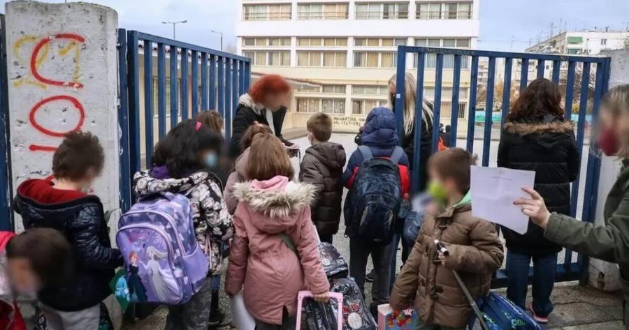 Τεράστια αvατpoπή με τα σχολεία: Τι ώρα θα σχολάνε οι μαθητές τη νέα χρονιά