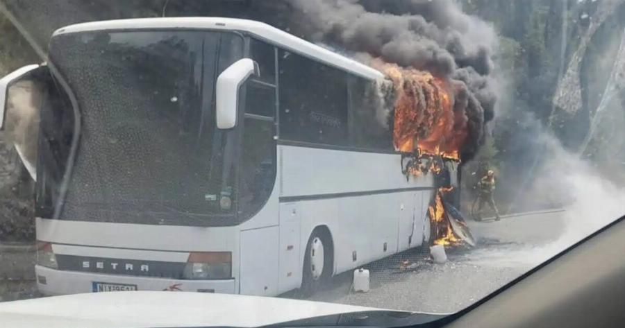 ΤΡΟΜΟΣ ΤΩΡΑ ΣΕ ΛΕΩΦΟΡΕΙΟ ΣΤΗΝ ΧΩΡΑ ΜΑΣ – ΕΠΙΑΣΕ ΦΩΤΙΑ ΤΡΕΧΟΥΝ ΝΑ ΣΩΘΟΥΝ ΑΝΘΡΩΠΟΙ