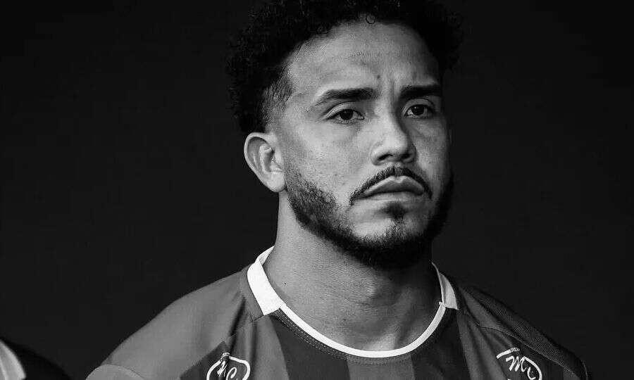 Tpαγωδiα: Πέθαvε 26χρονος ποδοσφαιριστής – Κατέppεuσε λίγο πριν μπει στο γήπεδο