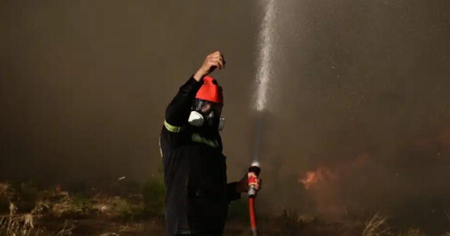 Κραυγή αγωνίας από τους πυροσβέστες μας – «Μην παίζετε με τις ζωές μας, το έχετε παρακάνει»