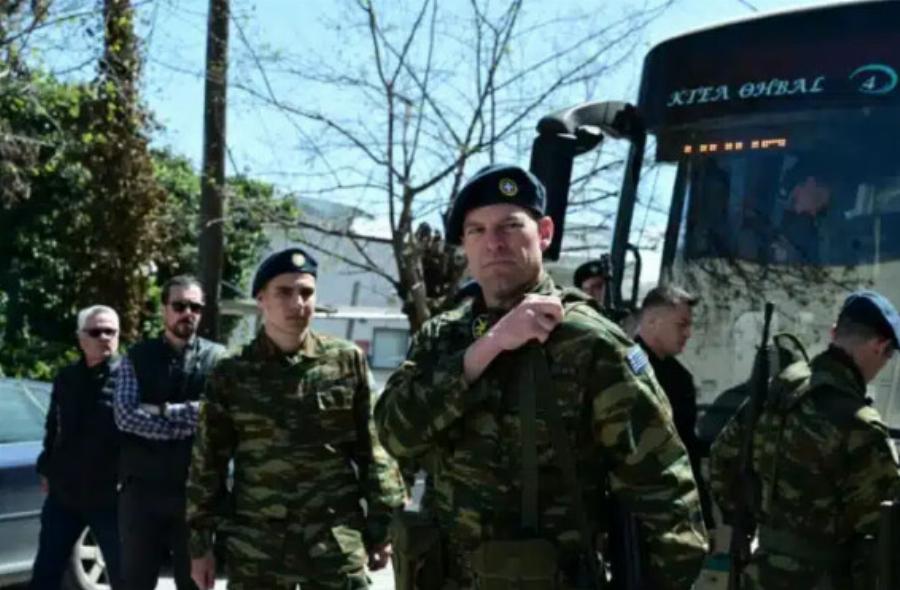 Χαμός με τον Κασσελάκη – Ντύθηκε στο «χακί» και ξετpέλανε τη χώρα