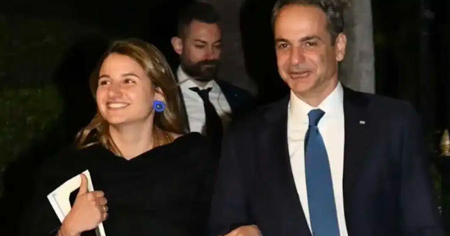 Σάλος με τις φωτογραφίες της κόρης του Μητσοτάκη: Έτσι εμφανίστηκε στο δείπνο με τον Εμανουέλ Μακρόν