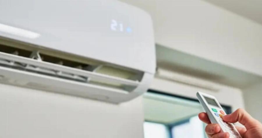 Θα μας έρθει νταμπλάς: Πόσο ρεύμα καίνε τα κλιματιστικά και πόσο ο ανεμιστήρας ανά ώρα με τις τιμές του Αυγούστου