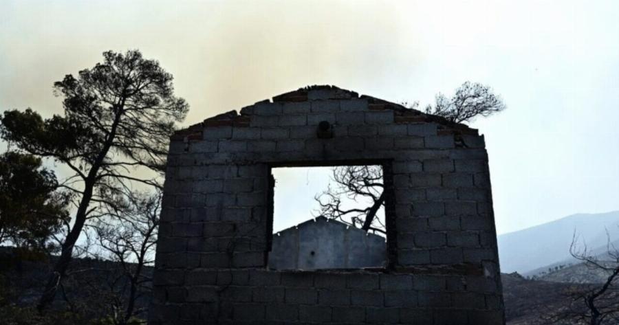 Ξέφυγε τελείως η φωτιά μπαίνει ακόμη πιο βαθιά στην Αθήνα – Εκκενώνονται άρον άρον κι άλλες περιοχές