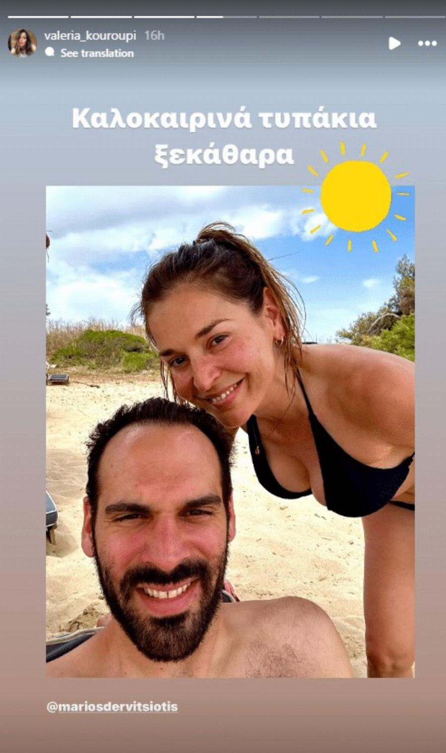 Άβαφη και κούκλα στα 50 της: Η Βαλέρια Κουρούπη ποζάρει με τον 33χρονο σύντροφό της στην Πύλο και αποθεώνεται