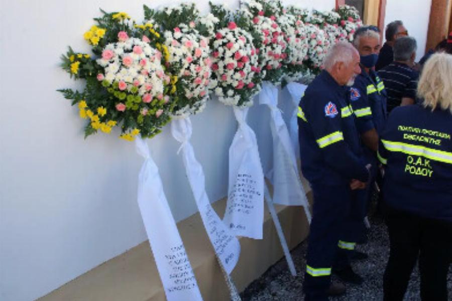 Σε κλίμα συγκίνησης το τελευταίο «αντίο» στον πυροσβέστη Πέτρο Διακάκη