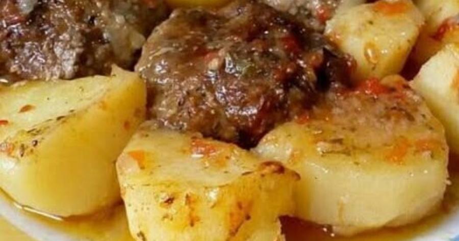 Το μυστικό της γιαγιάς για τα πιο ζουμερά μπιφτέκια με πατάτες στο φούρνο