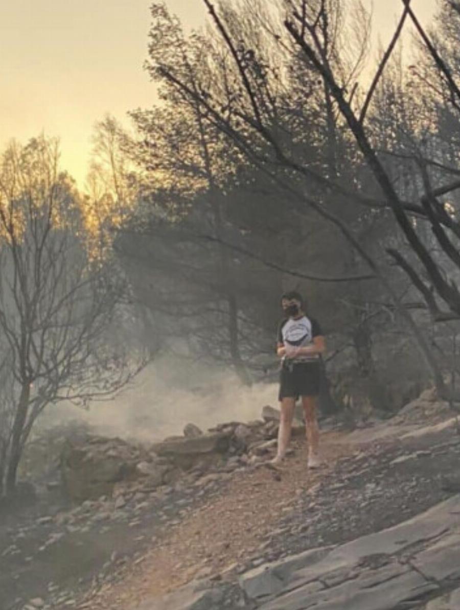 Φωτιά στην Αττική: Συγκλονίζουν οι φωτογραφίες της Αθηναΐδος Νέγκα μέσα από τις στάχτες