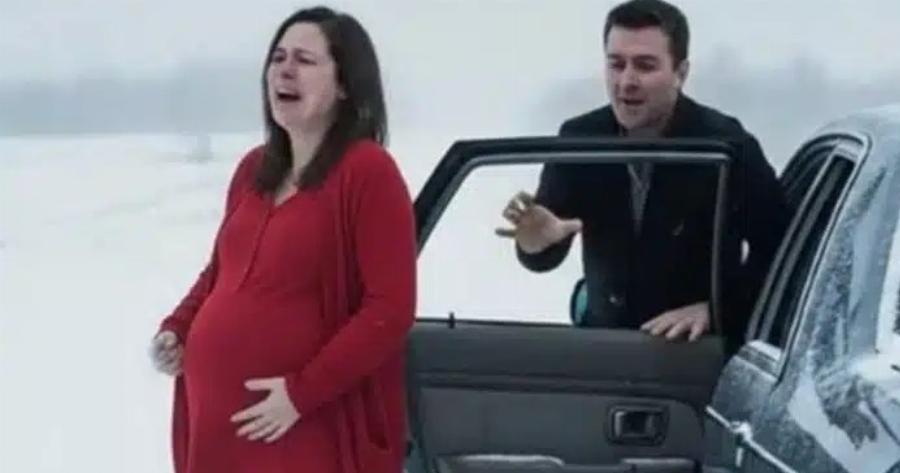 Έσπασαν τα νερά μου στο δρόμο για τα γενέθλια της μάνας του. Οργισμένος, με άφησε 9 μηνών έγκυο σε έναν χιονισμένο δρόμο. Δεν φανταζόταν ποτέ τι θα συνέβαινε μετά…