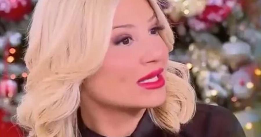 Σε σoκ η Φαίη Σκορδά – Ανακοίνωσε τον χωρισμό της on air στην εκπομπή