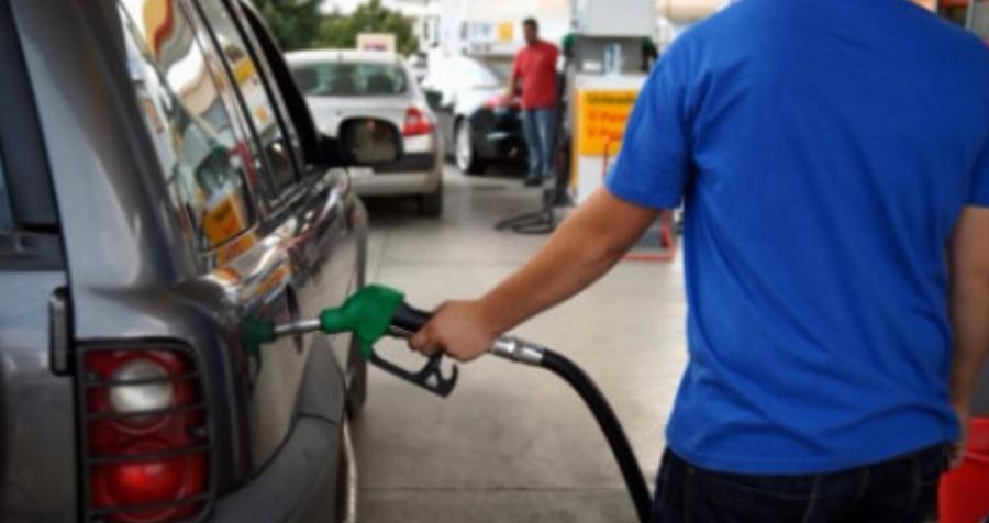 Λίγοι το γνωρίζουν: Ο λόγος που δεν πρέπει να γεμίζεις βενζίνη το ρεζερβουάρ του αυτοκινήτου σου