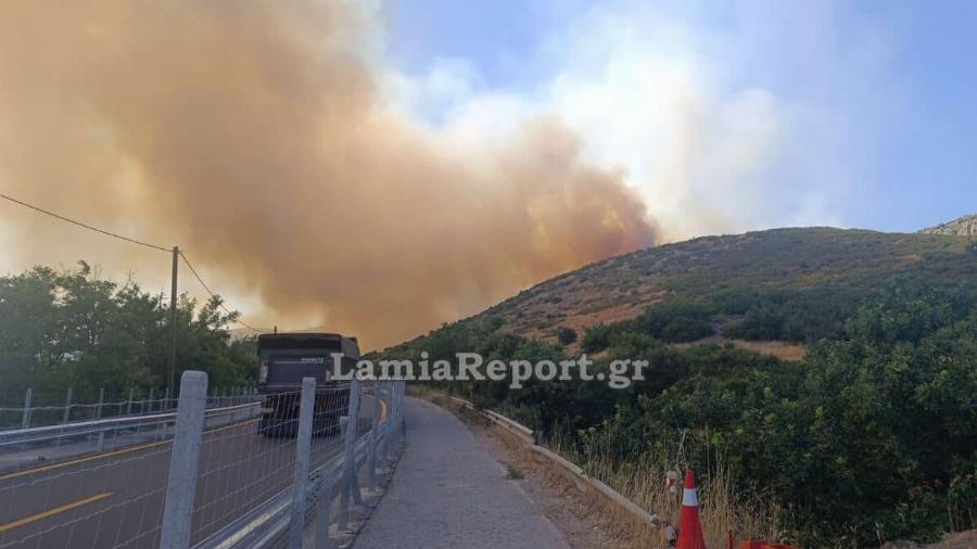 Έκλεισε η Αθηνών – Λαμίας λόγω φωτιάς: Σε γενική Eπιφuλακn οι πυροσβεστικές δυνάμεις