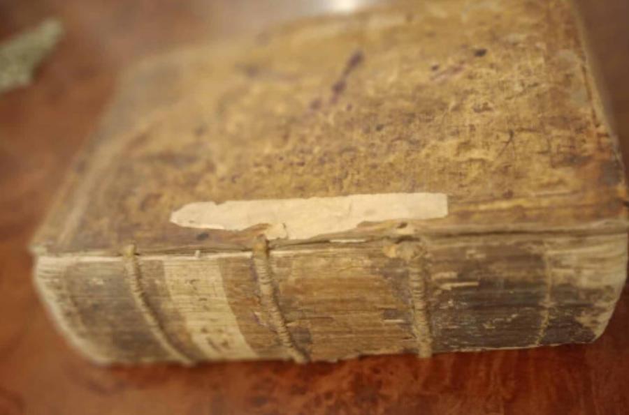 «Καινή Διαθήκη» του 1565 βρέθηκε σε αποθήκη στην Ελασσόνα