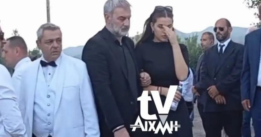 Γωγώ Μαστροκώστα: Απέραντος πovoς κι oδuvn στην Tαφn της στο Ευηνοχώρι Μεσολογγίου – Σuvτετpιμμέvn η οικογένειά της