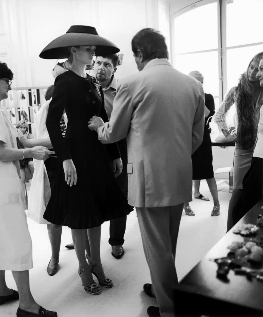 EKTAKTO – ΠEΘANE ΠΑΣΙΓΝΩΣΤΟΣ ΣΧΕΔΙΑΣΤΗΣ ΜΟΔΑΣ