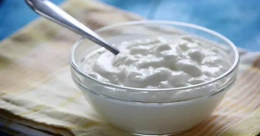 Έληξε το γιαούρτι στο ψυγείο; Οι 3 χρήσεις που πρέπει να δεις και που δεν σας περνούσαν καν από το μυαλό