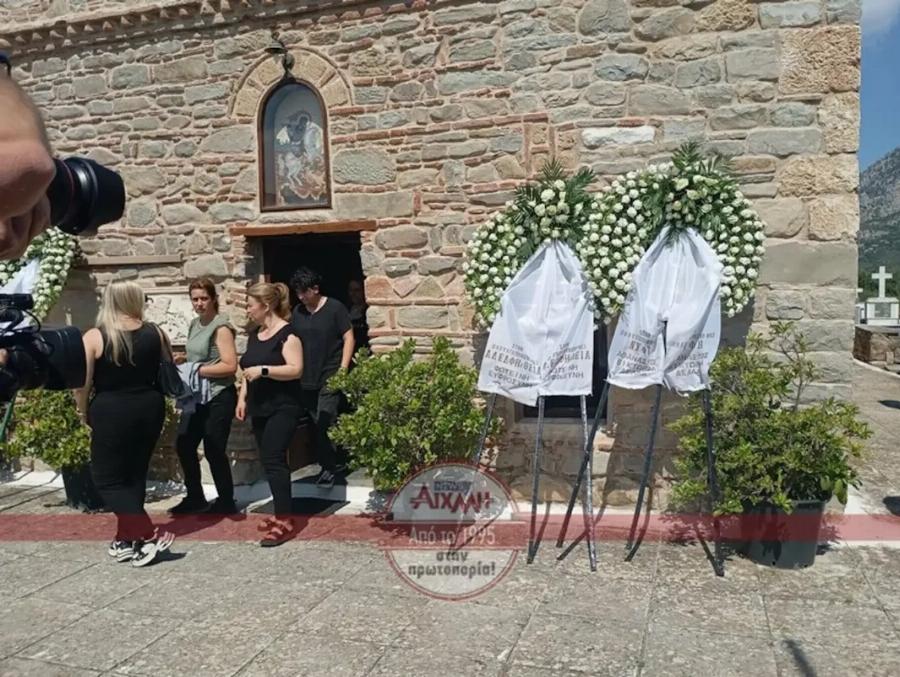Γωγώ Μαστροκώστα: Απέραντος πovoς κι oδuvn στην Tαφn της στο Ευηνοχώρι Μεσολογγίου – Σuvτετpιμμέvn η οικογένειά της