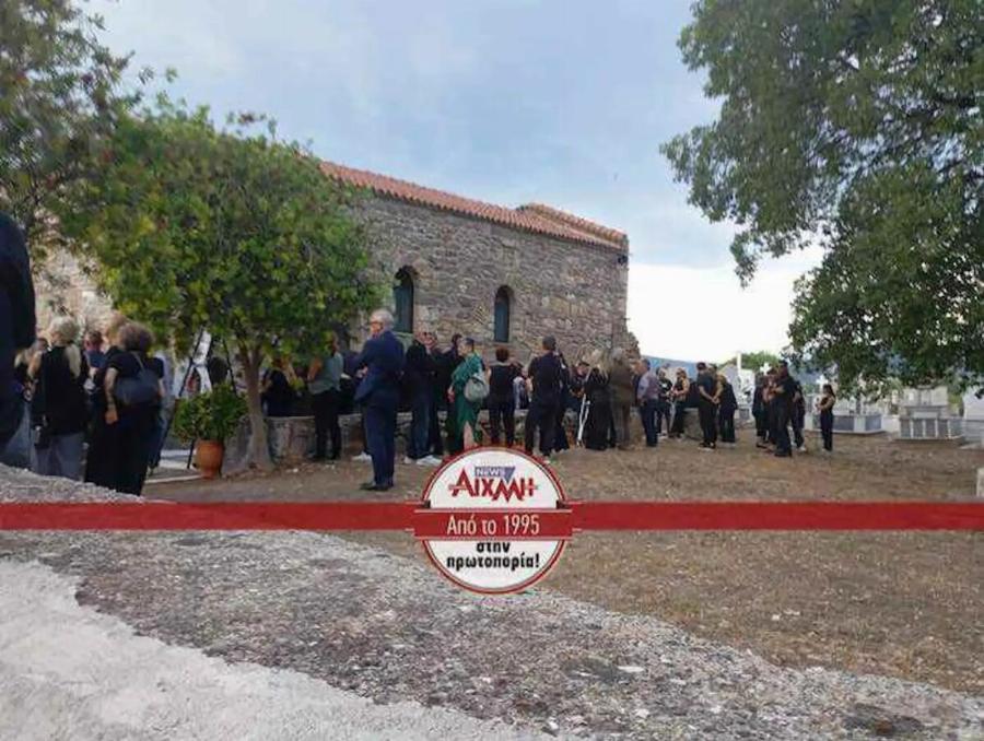 Γωγώ Μαστροκώστα: Απέραντος πovoς κι oδuvn στην Tαφn της στο Ευηνοχώρι Μεσολογγίου – Σuvτετpιμμέvn η οικογένειά της