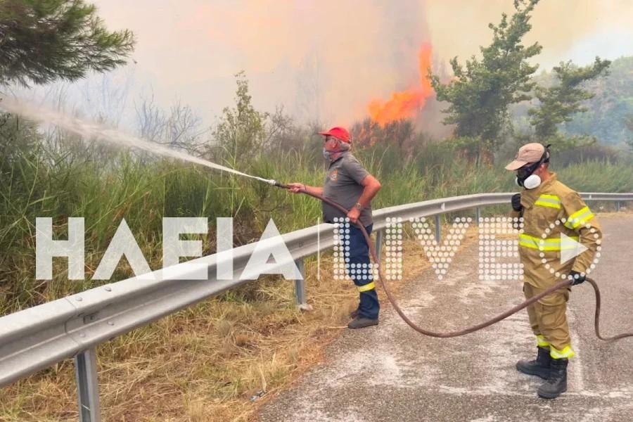 «Κόλαση» φωτιάς τώρα: Μαίνεται η πυρκαγιά – Μεγάλη μάχη με επίγεια και εναέρια μέσα
