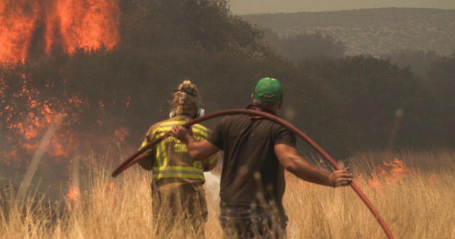 «Κόλαση» φωτιάς τώρα: Μαίνεται η πυρκαγιά – Μεγάλη μάχη με επίγεια και εναέρια μέσα