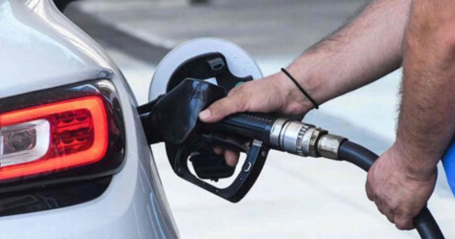 Λίγοι το γνωρίζουν: Ο λόγος που δεν πρέπει να γεμίζεις βενζίνη το ρεζερβουάρ του αυτοκινήτου σου