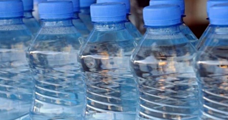 «Συναγερμός» για πασίγνωστα εμφιαλωμένα νερά: Νέο σκάνδαλο, είναι επικίνδυνα για την υγεία